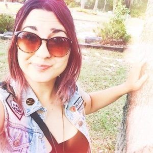 Meet your Posher, Danielle